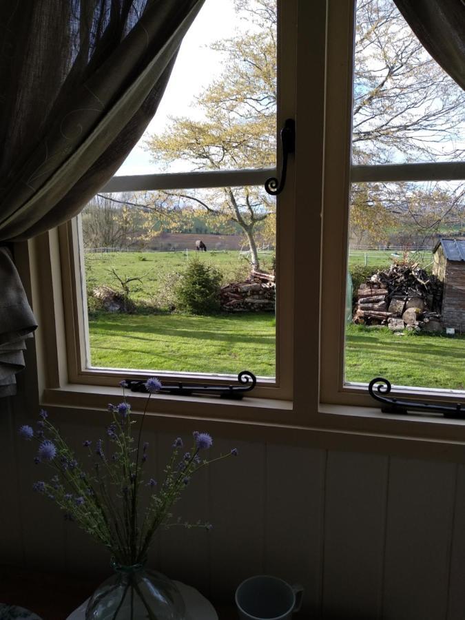 The English Shepherds Hut @ Les Aulnaies Echauffour Exterior photo