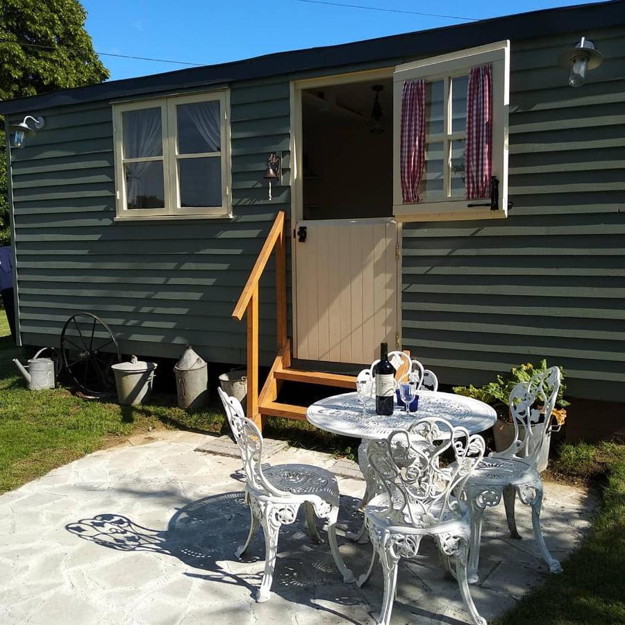 The English Shepherds Hut @ Les Aulnaies Echauffour Exterior photo