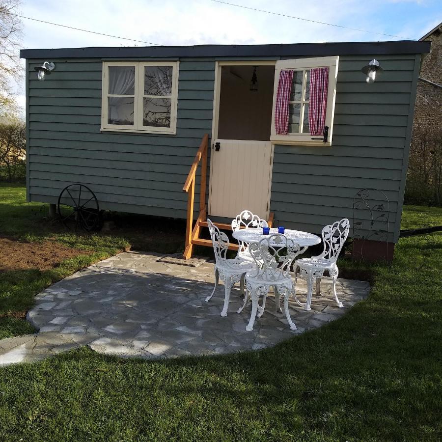 The English Shepherds Hut @ Les Aulnaies Echauffour Exterior photo
