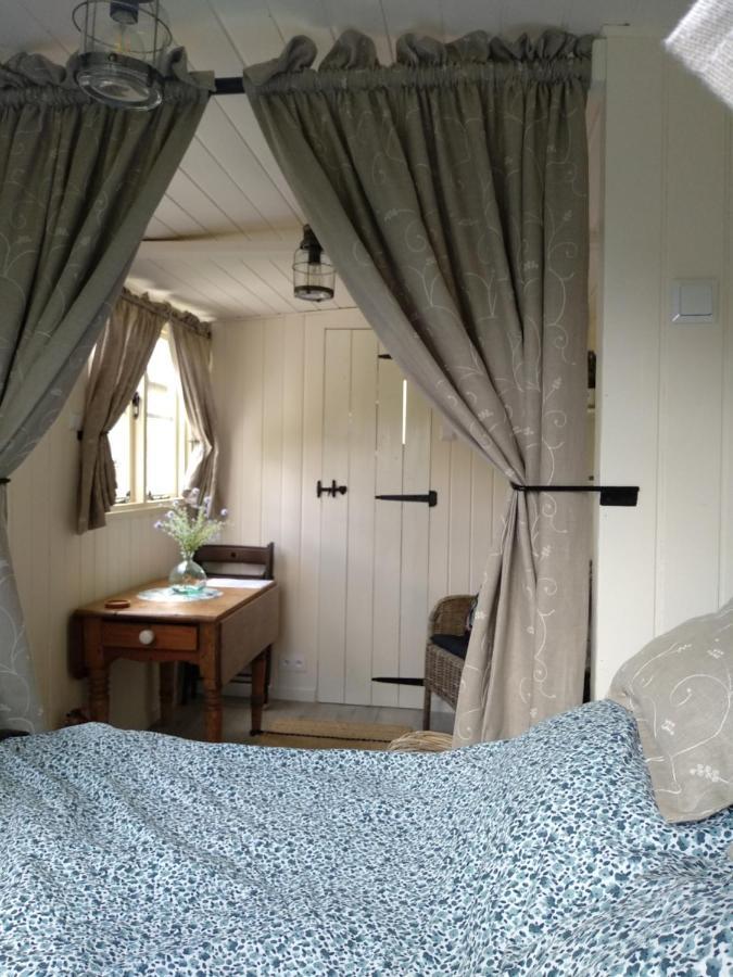 The English Shepherds Hut @ Les Aulnaies Echauffour Exterior photo